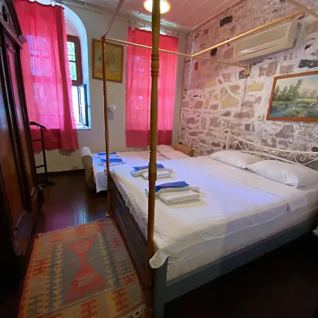 בית הארחה Cunda Zehra Teyzenin Evi