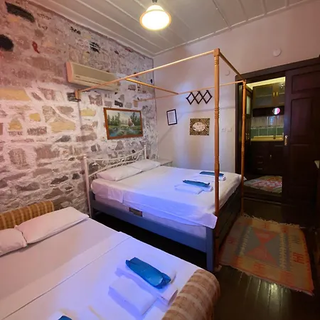 Cunda Zehra Teyzenin Evi בית הארחה 3*