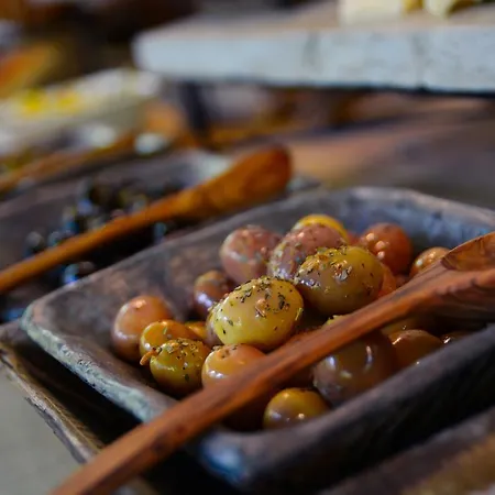 Πανσιόν Cunda Zehra Teyzenin Evi 4*