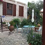 Cunda Zehra Teyzenin Evi ゲストハウス 4*