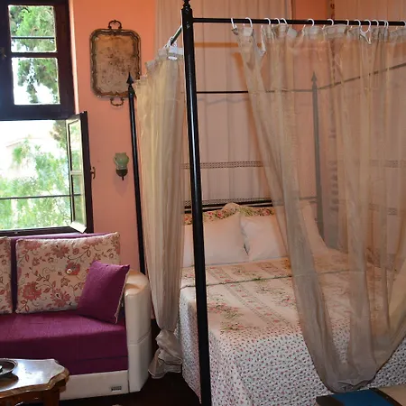 Cunda Zehra Teyzenin Evi Ayvalı