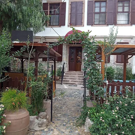 Cunda Zehra Teyzenin Evi Гостьовий будинок Айвалик
