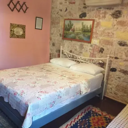 Cunda Zehra Teyzenin Evi Ayvalı